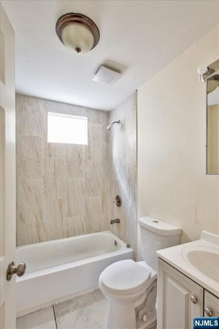 225 10th Street, Newark, NJ 07107