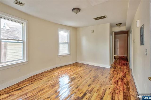 225 10th Street, Newark, NJ 07107