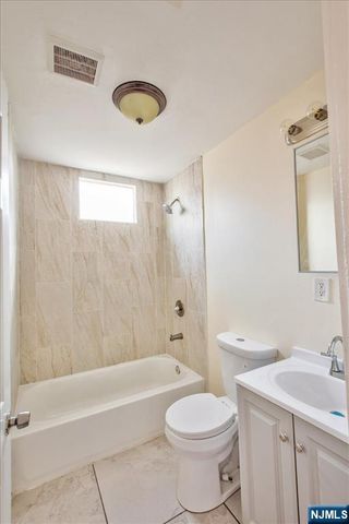 225 10th Street, Newark, NJ 07107