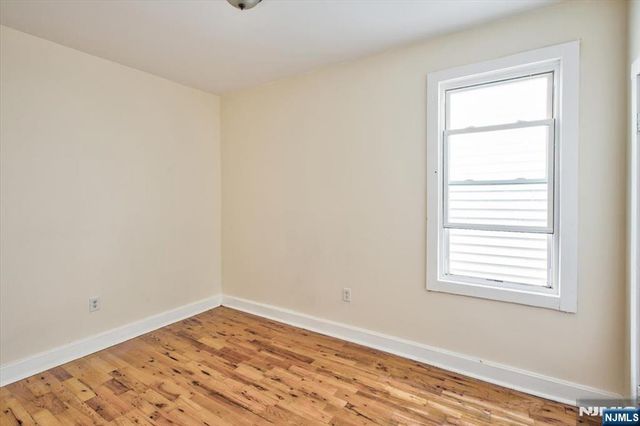 225 10th Street, Newark, NJ 07107