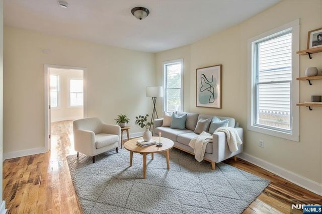 225 10th Street, Newark, NJ 07107