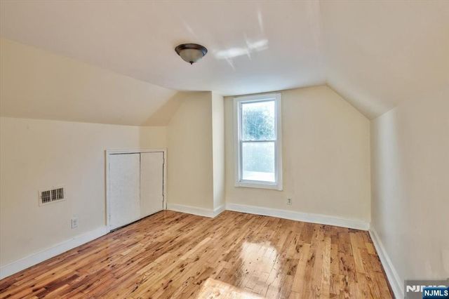 225 10th Street, Newark, NJ 07107