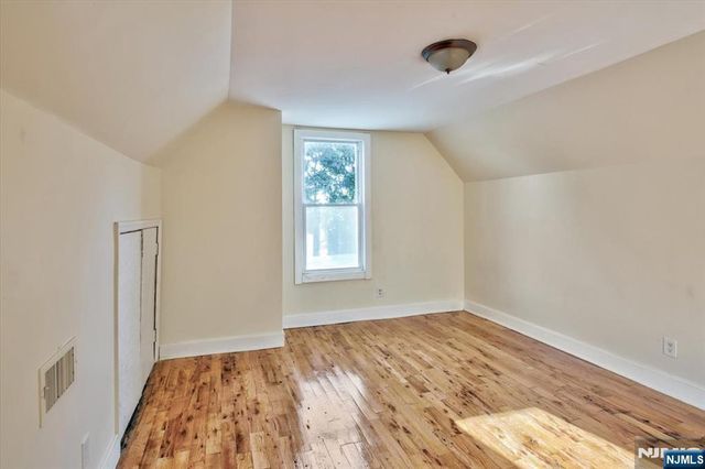 225 10th Street, Newark, NJ 07107