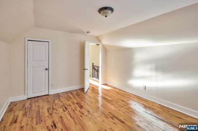 225 10th Street, Newark, NJ 07107