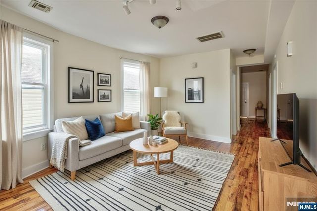 225 10th Street, Newark, NJ 07107