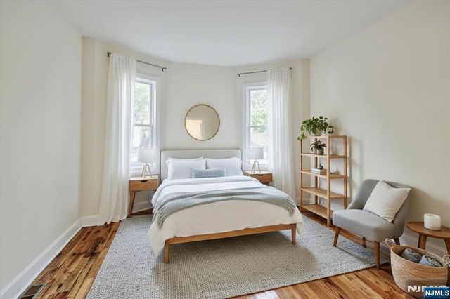 225 10th Street, Newark, NJ 07107