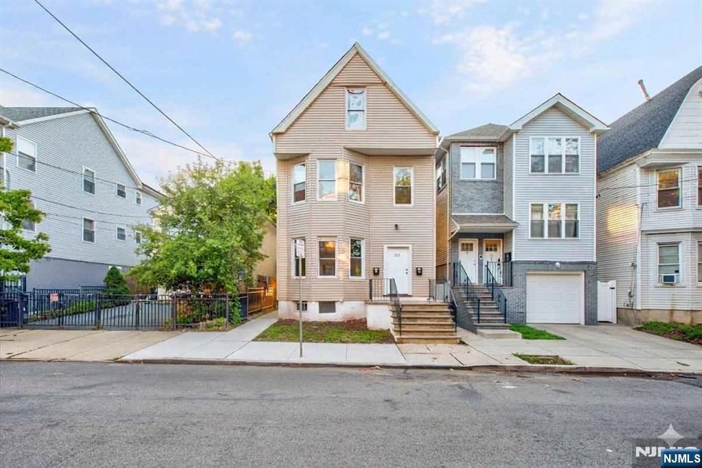 225 10th Street, Newark, NJ 07107