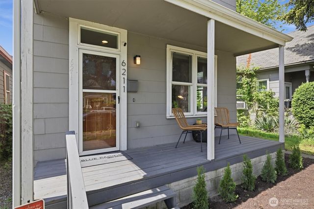 6211 Carleton Avenue S, Seattle, WA 98108