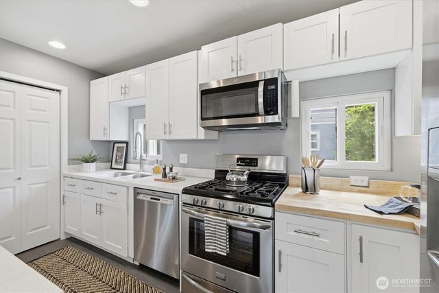 6211 Carleton Avenue S, Seattle, WA 98108