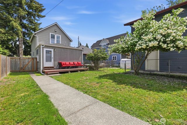 6211 Carleton Avenue S, Seattle, WA 98108