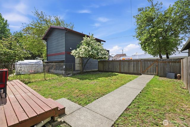 6211 Carleton Avenue S, Seattle, WA 98108
