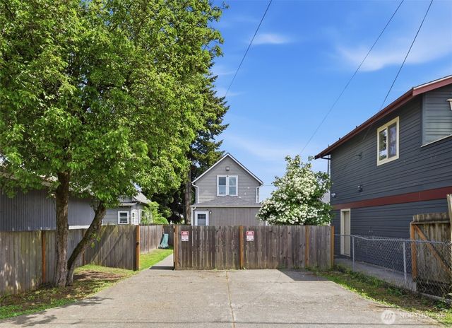 6211 Carleton Avenue S, Seattle, WA 98108