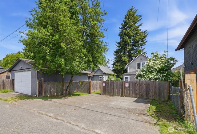 6211 Carleton Avenue S, Seattle, WA 98108