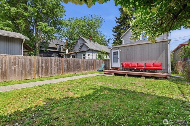 6211 Carleton Avenue S, Seattle, WA 98108