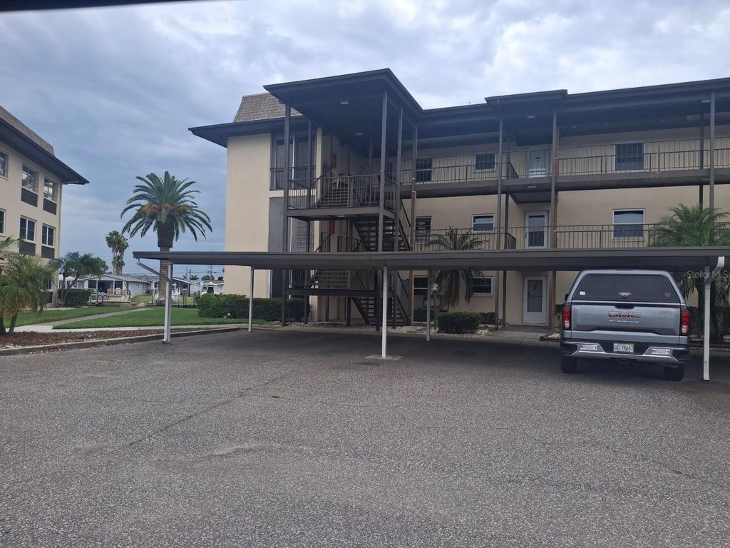 4632 MARINE PARKWAY 208, New Port Richey, FL 34652