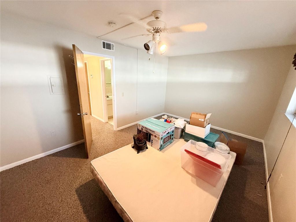 Image 17 of property listing at 5875 18TH STREET N 4, St Petersburg, FL 33714