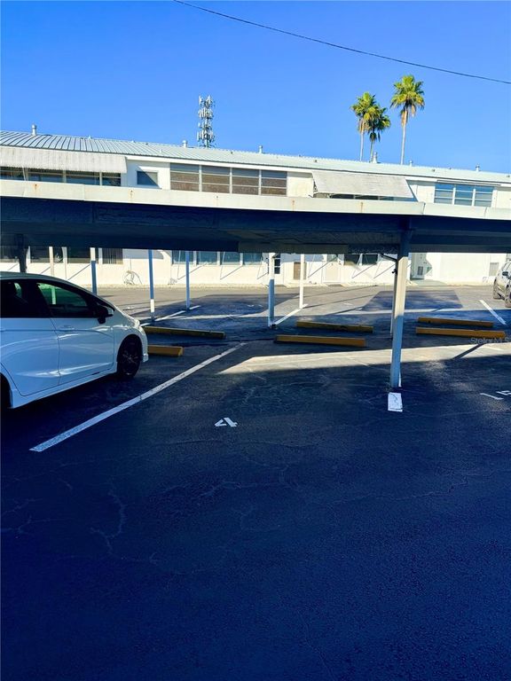 Image 19 of property listing at 5875 18TH STREET N 4, St Petersburg, FL 33714