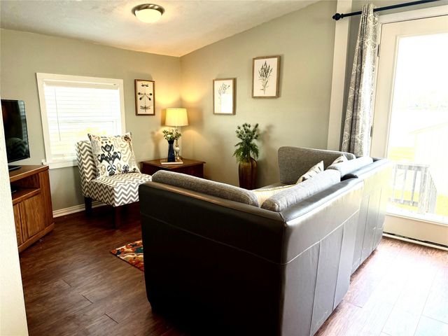 111 7th Avenue, Onalaska, TX 77360