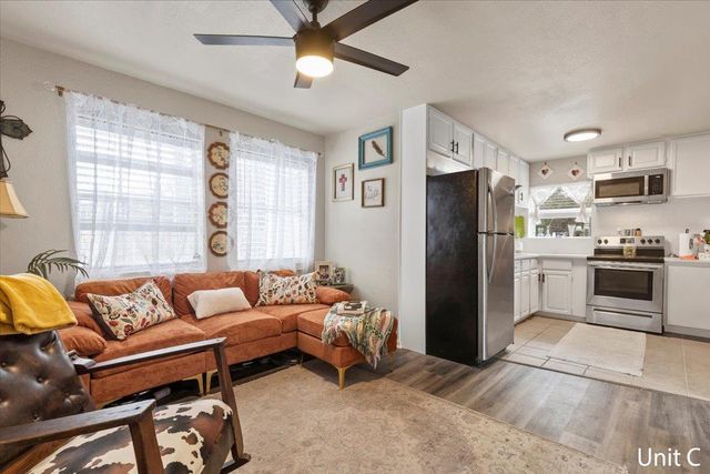 7705 Debbie DR, Volente, TX 78641