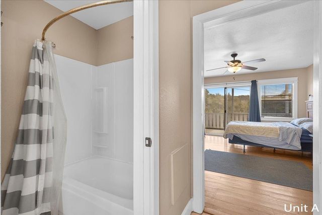 7705 Debbie DR, Volente, TX 78641