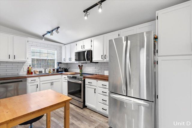 7705 Debbie DR, Volente, TX 78641