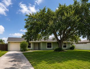 2565 SE HEMSING Street, Port St. Lucie, FL 34984