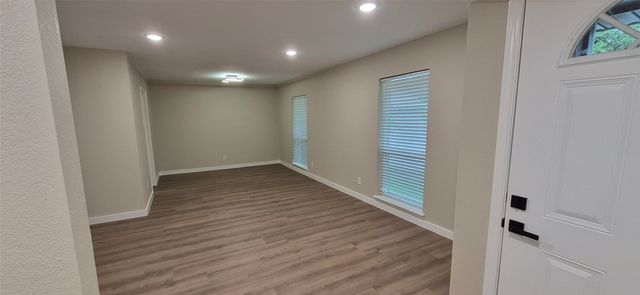 3317 S Edelweiss Drive, Grand Prairie, TX 75052
