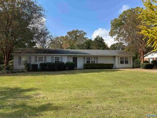 2327 SE Quince Drive, Decatur, AL 35601