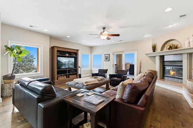 18 Tierra Monte Street NE, Albuquerque, NM 87122