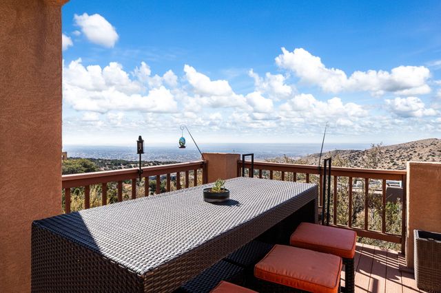 18 Tierra Monte Street NE, Albuquerque, NM 87122