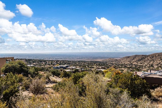 18 Tierra Monte Street NE, Albuquerque, NM 87122