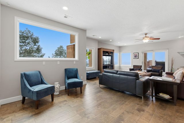 18 Tierra Monte Street NE, Albuquerque, NM 87122