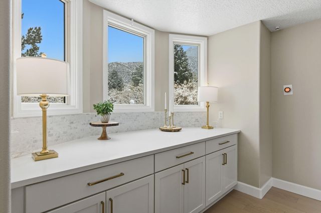 18 Tierra Monte Street NE, Albuquerque, NM 87122