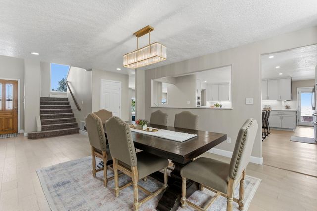 18 Tierra Monte Street NE, Albuquerque, NM 87122