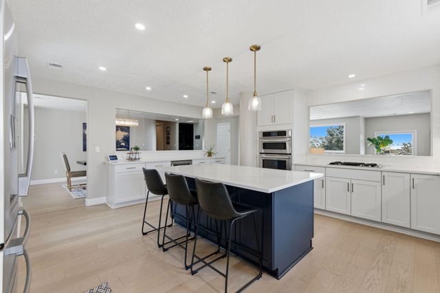 18 Tierra Monte Street NE, Albuquerque, NM 87122