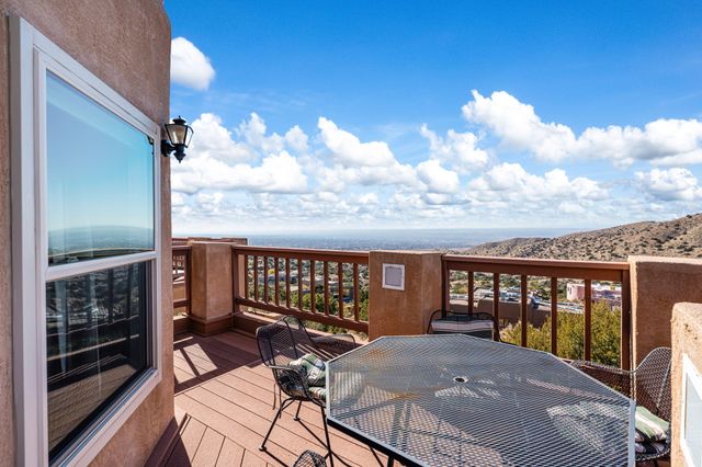 18 Tierra Monte Street NE, Albuquerque, NM 87122