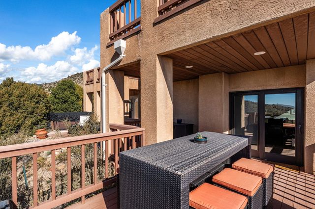 18 Tierra Monte Street NE, Albuquerque, NM 87122