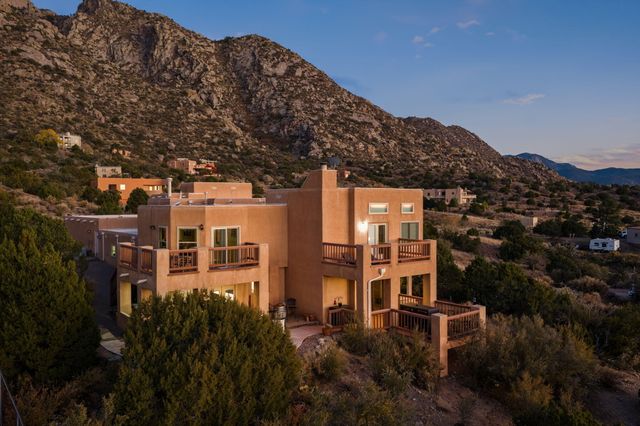 18 Tierra Monte Street NE, Albuquerque, NM 87122