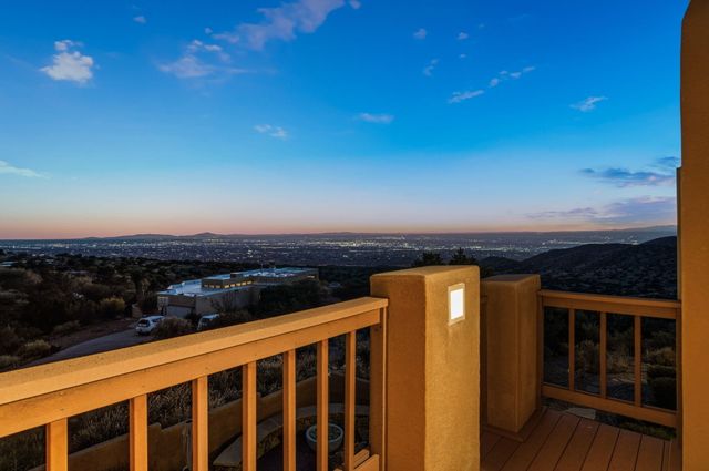 18 Tierra Monte Street NE, Albuquerque, NM 87122