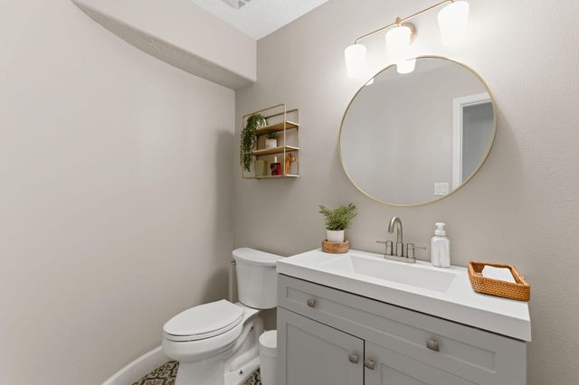 18 Tierra Monte Street NE, Albuquerque, NM 87122