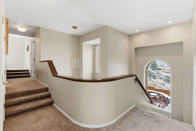 18 Tierra Monte Street NE, Albuquerque, NM 87122