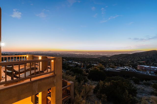 18 Tierra Monte Street NE, Albuquerque, NM 87122