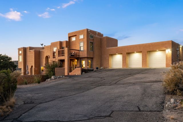 18 Tierra Monte Street NE, Albuquerque, NM 87122