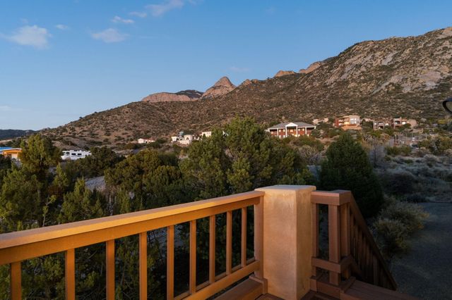 18 Tierra Monte Street NE, Albuquerque, NM 87122