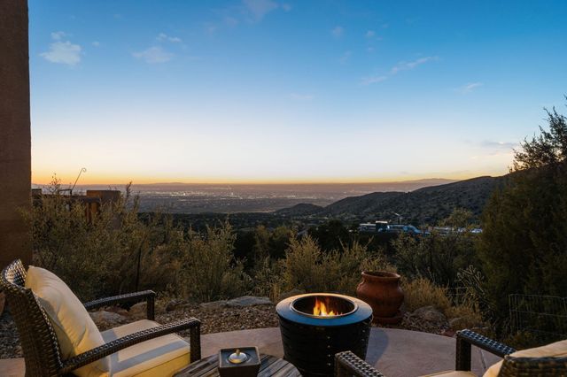 18 Tierra Monte Street NE, Albuquerque, NM 87122