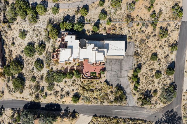 18 Tierra Monte Street NE, Albuquerque, NM 87122