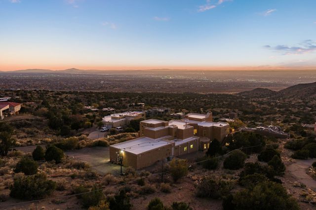 18 Tierra Monte Street NE, Albuquerque, NM 87122