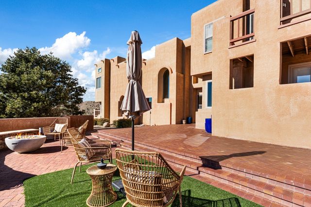 18 Tierra Monte Street NE, Albuquerque, NM 87122