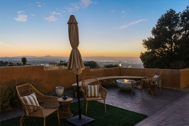 18 Tierra Monte Street NE, Albuquerque, NM 87122