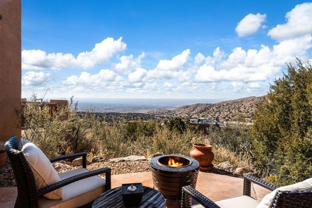 18 Tierra Monte Street NE, Albuquerque, NM 87122